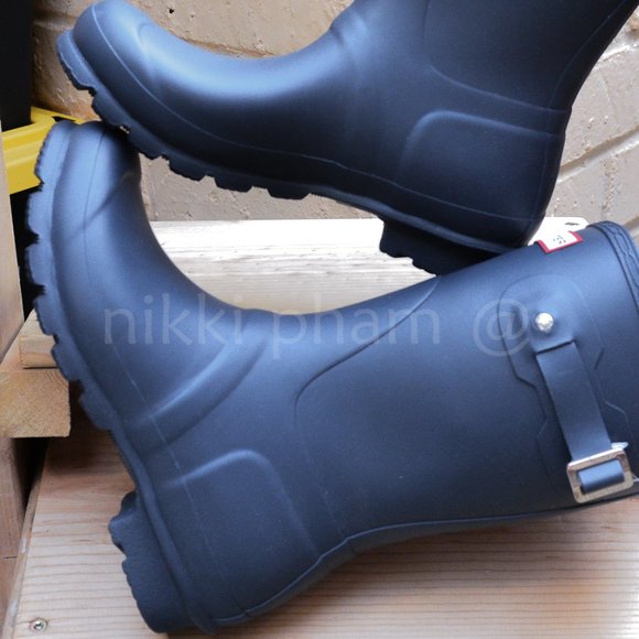Hunter Women's Original Short Rain Boots in NAVY color . - Picture 10 of 10
